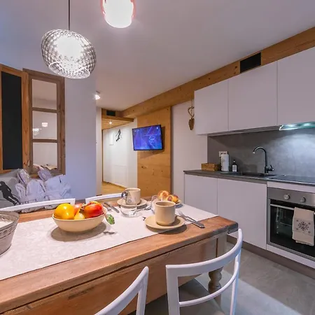 Menina - Happy Apartment *